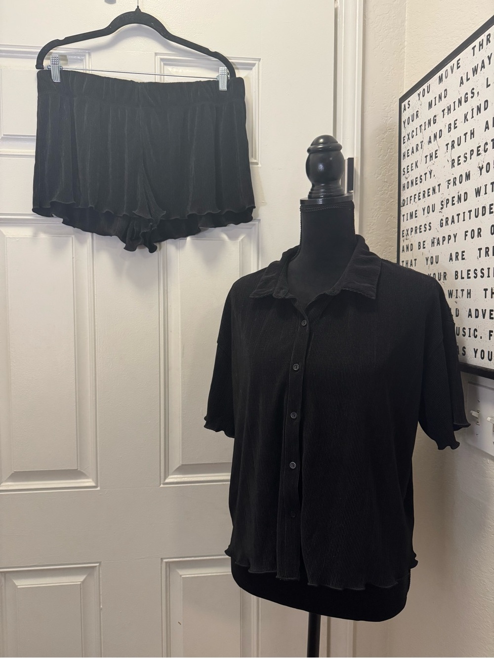 Colsie Black Ribbed Button-Up Top & Ruffle Shorts Set 0324
